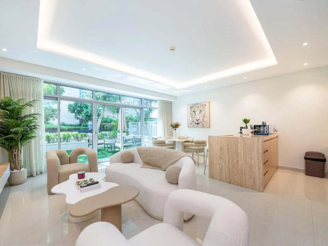 Luxury Downtown 1-Bed With Expansive Terrace Apartment Dubai