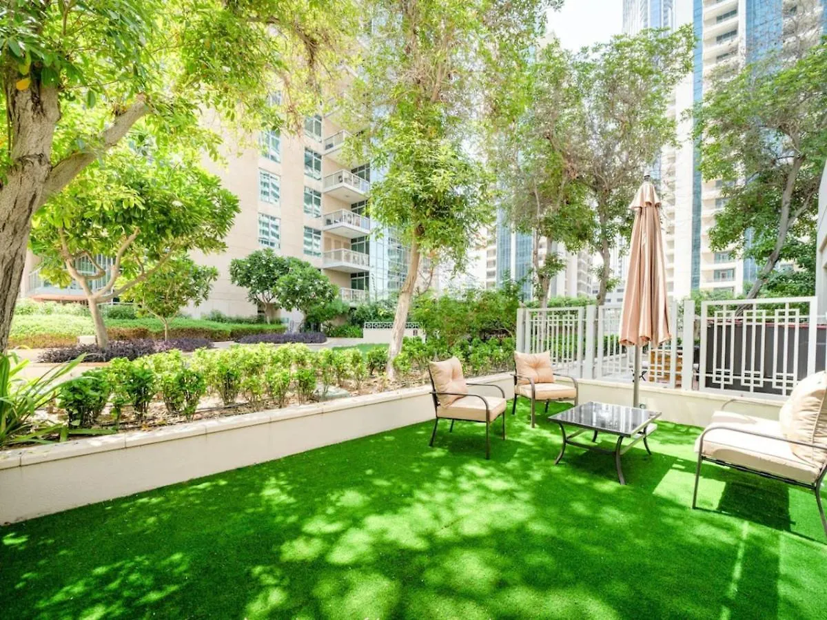 Luxury Downtown 1-Bed With Expansive Terrace Apartment Dubai 0*,