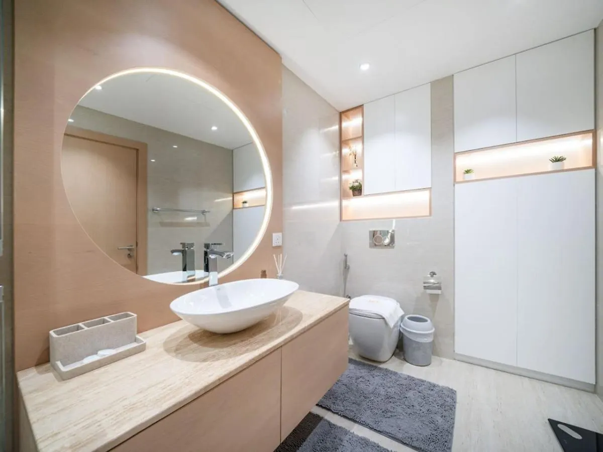 Luxury Downtown 1-Bed With Expansive Terrace Apartment Dubai 0*,